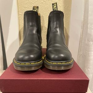 2976 VINTAGE MADE IN ENGLAND CHELSEA BOOTS